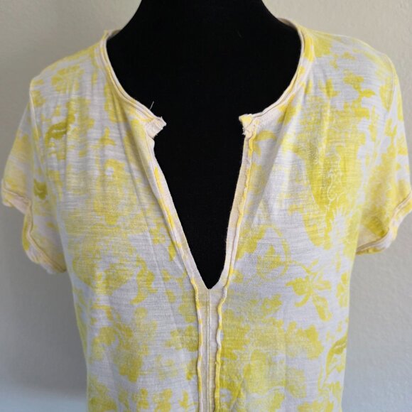 Anthropologie Pilcro Yellow White Abstract V-Neck Lightweight Boho Top Tee Sz MP - Picture 2 of 8